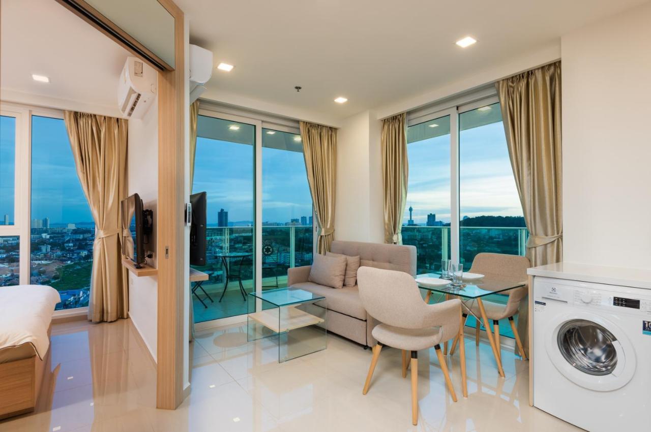 Panoramic View Tower: Garden Oasis Apartment