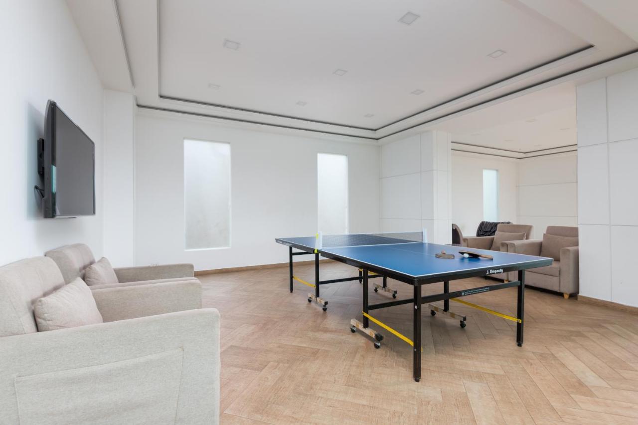 公寓 Panoramic View Tower: Garden Oasis