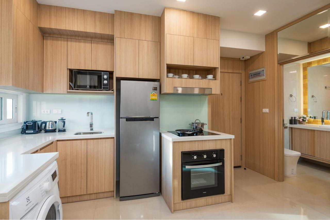 Panoramic View Tower: Garden Oasis Apartment