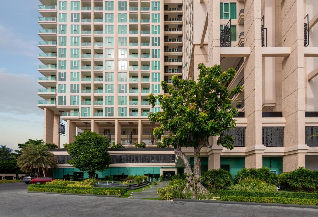 Panoramic View Tower: Garden Oasis Apartment Pattaya