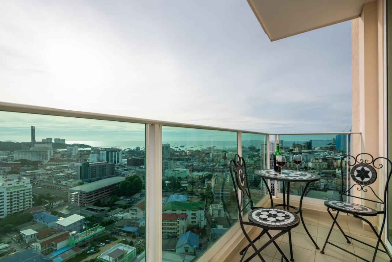 Panoramic View Tower: Garden Oasis