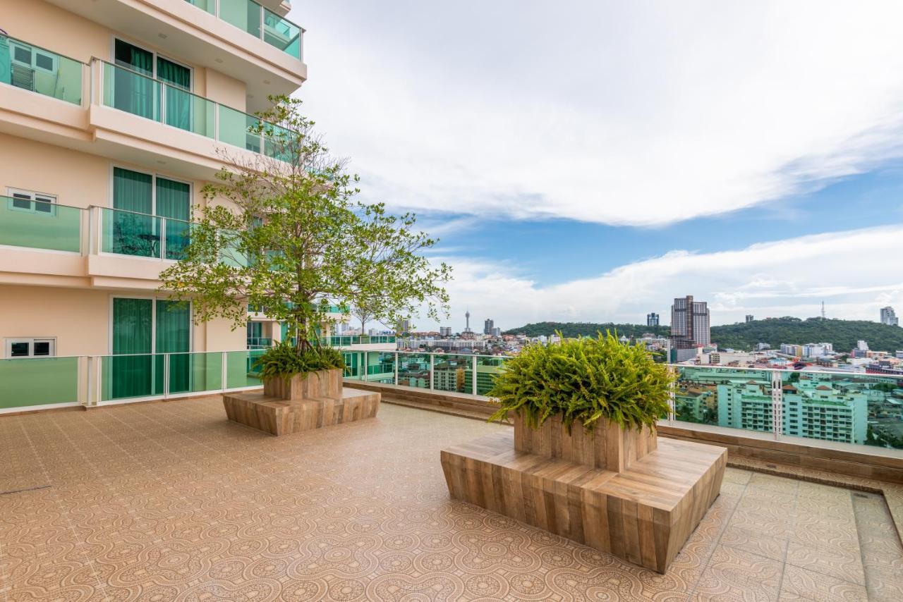 Panoramic View Tower: Garden Oasis *