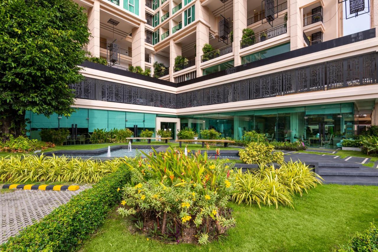 Panoramic View Tower: Garden Oasis
