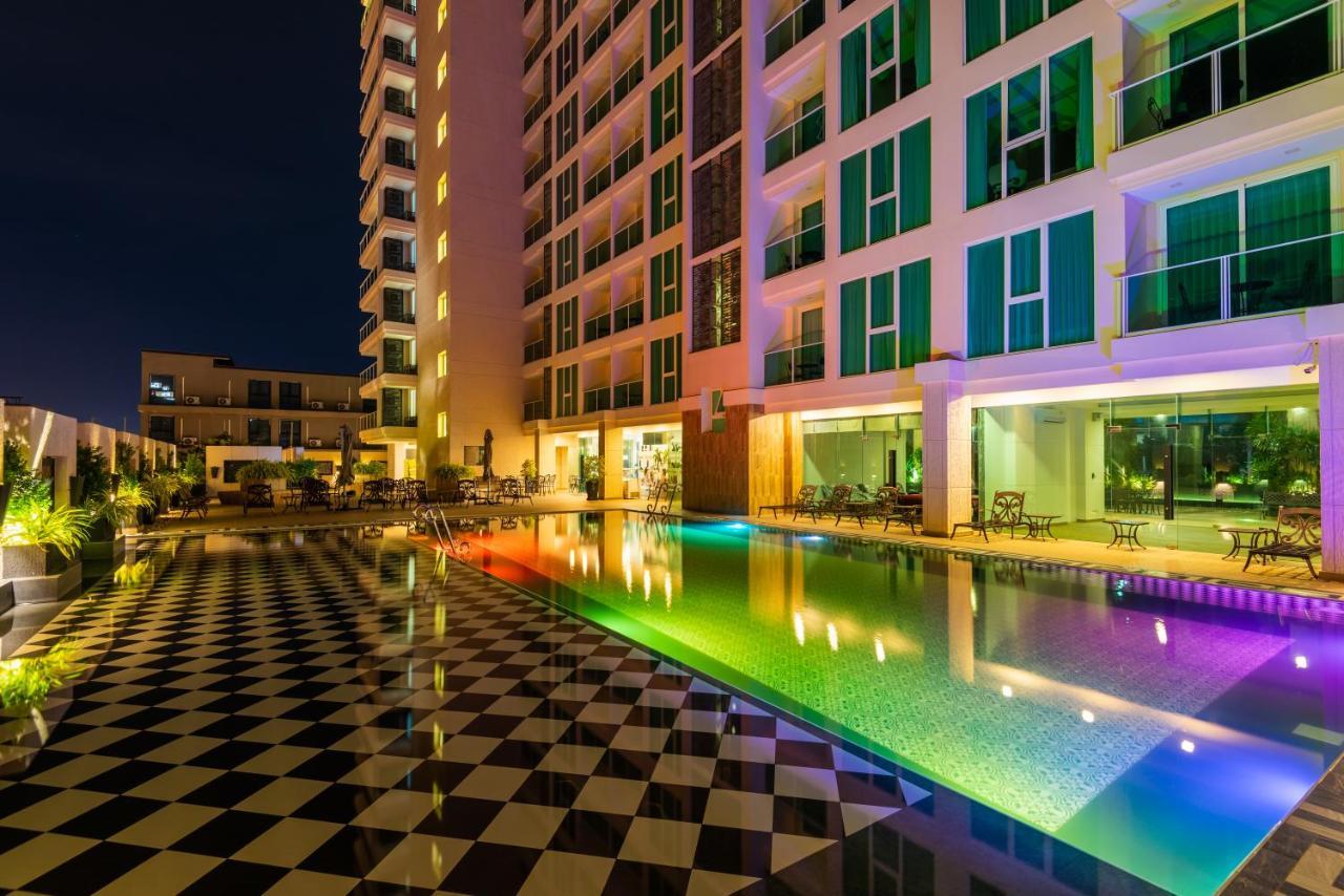 Panoramic View Tower: Garden Oasis Apartment Pattaya