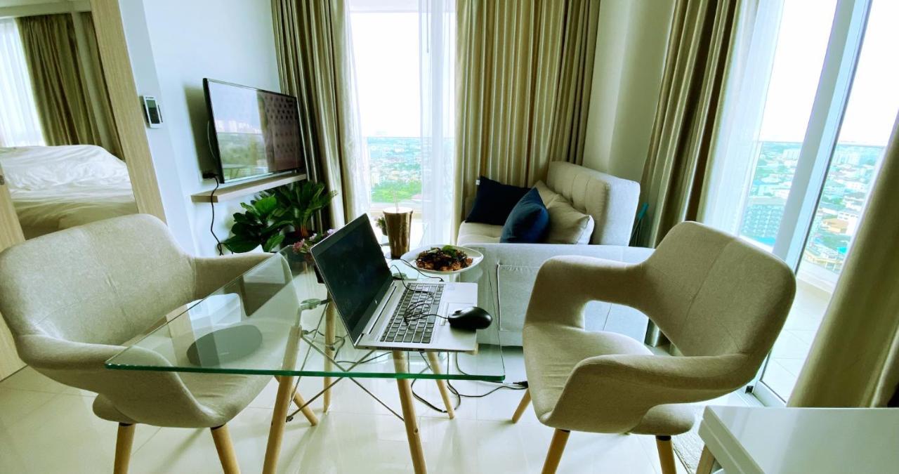 Panoramic View Tower: Garden Oasis