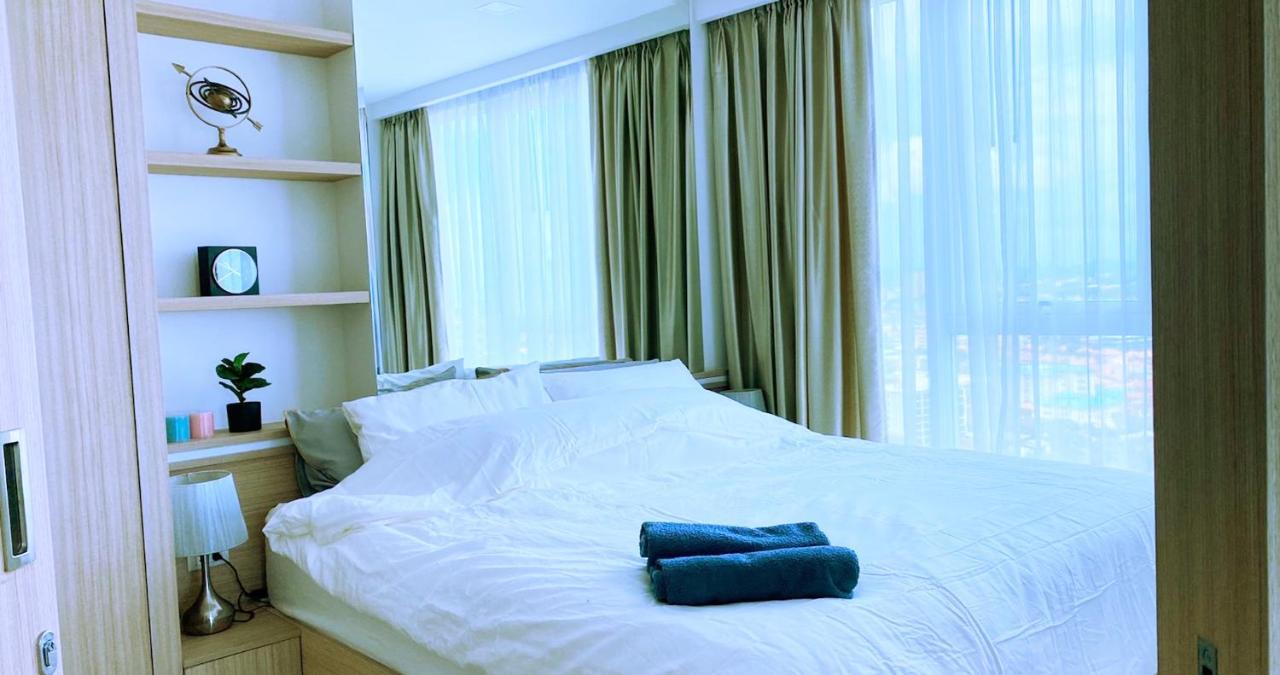 Apartment Panoramic View Tower: Garden Oasis
