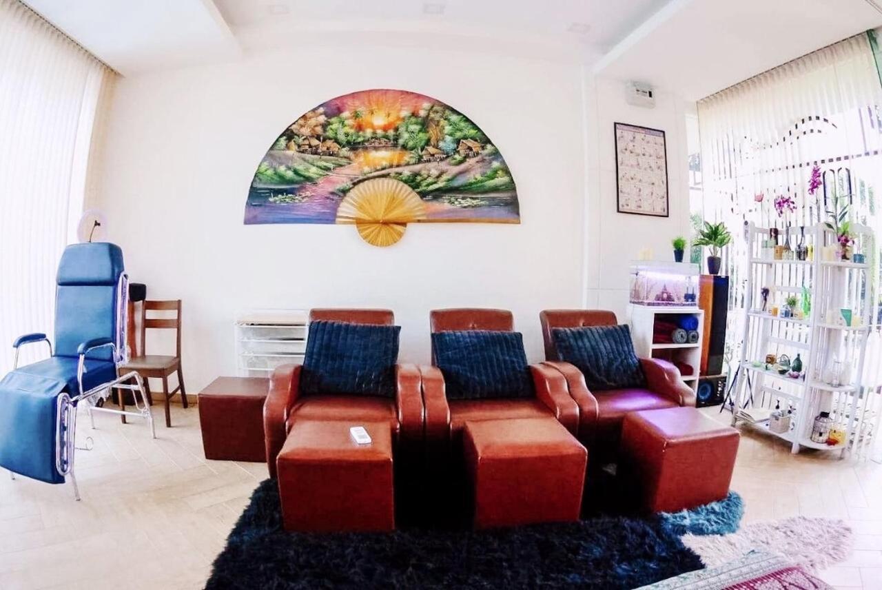 Panoramic View Tower: Garden Oasis Apartment